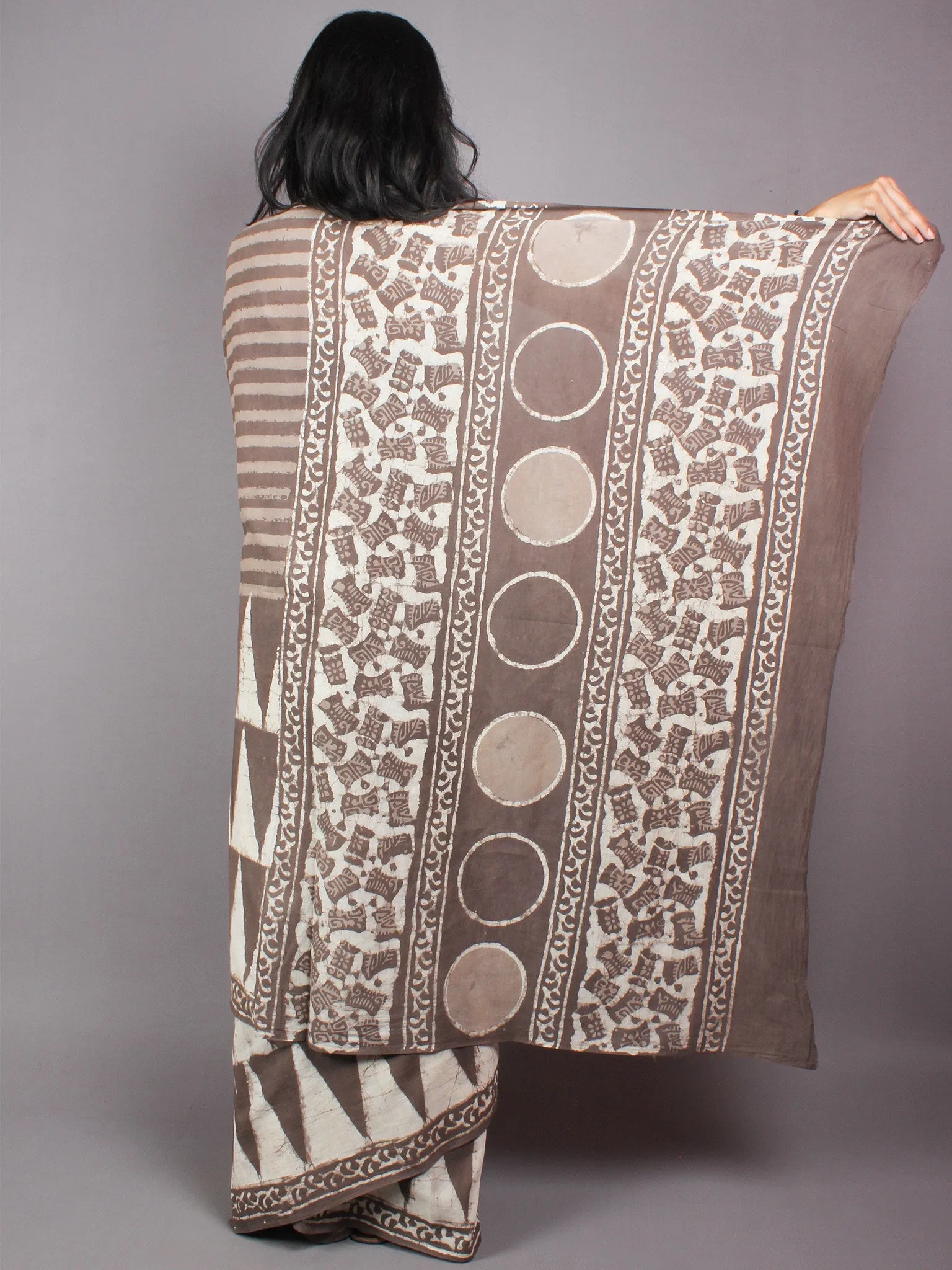 Beige White Dabu Cotton Hand Block Printed Saree - S03170369