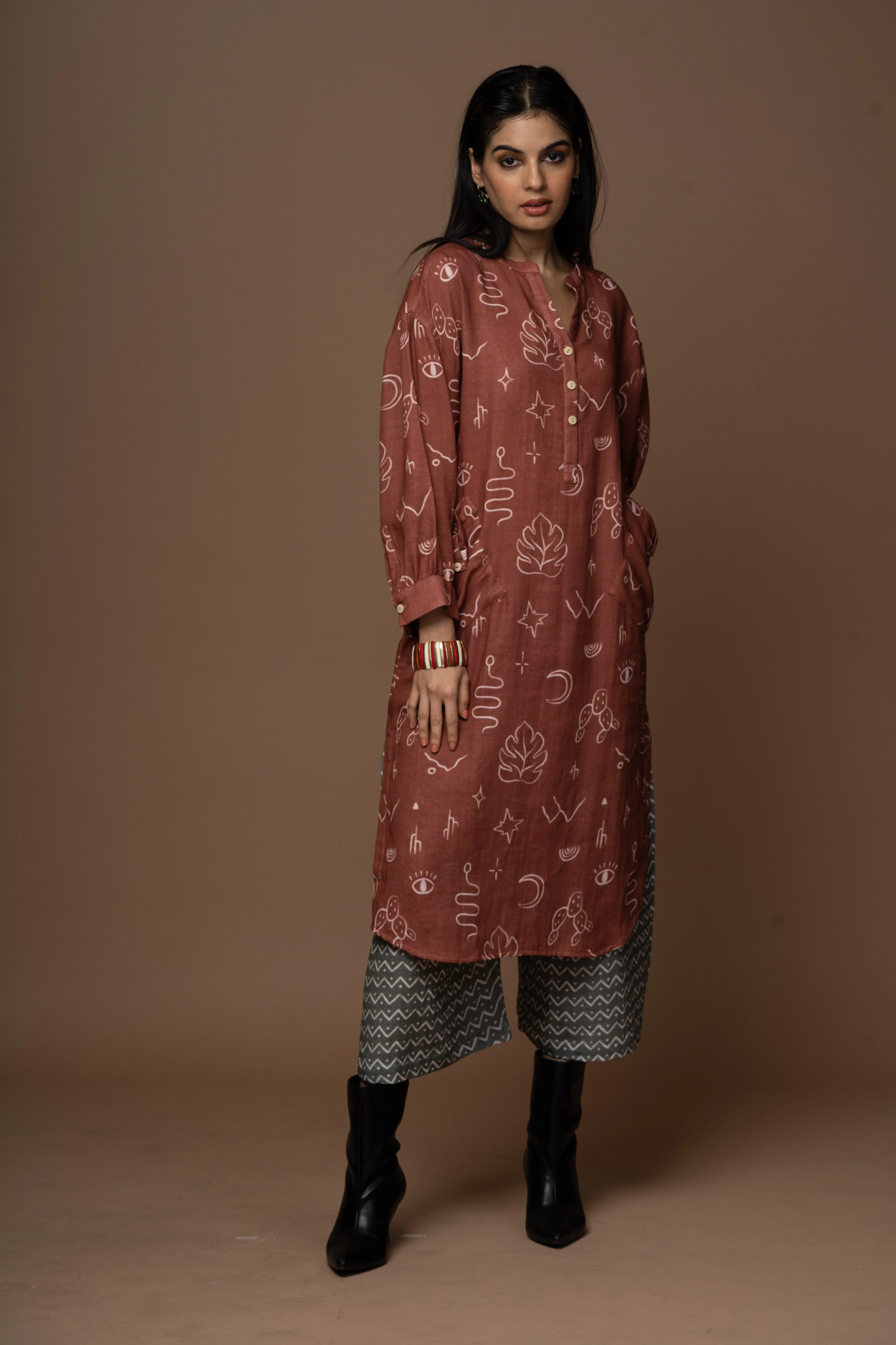 Deep Rust Dara Kurta in the Passing Through Pattern