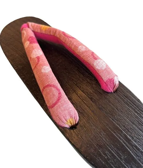 Japanese Women's Wooden Geta Sandals, Size M, Traditional Pink with a light pattern