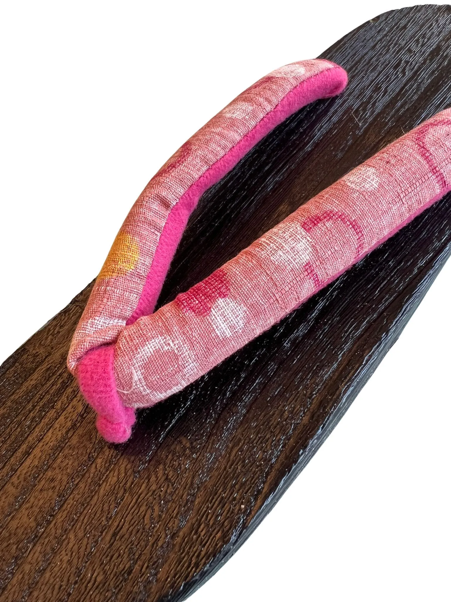 Japanese Women's Wooden Geta Sandals, Size M, Traditional Pink with a light pattern
