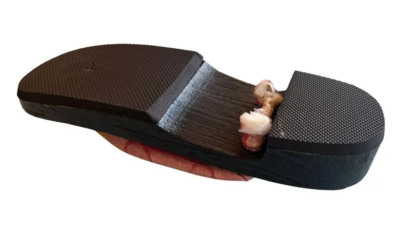 Japanese Women's Wooden Geta Sandals, Size M, Traditional Pink with a light pattern