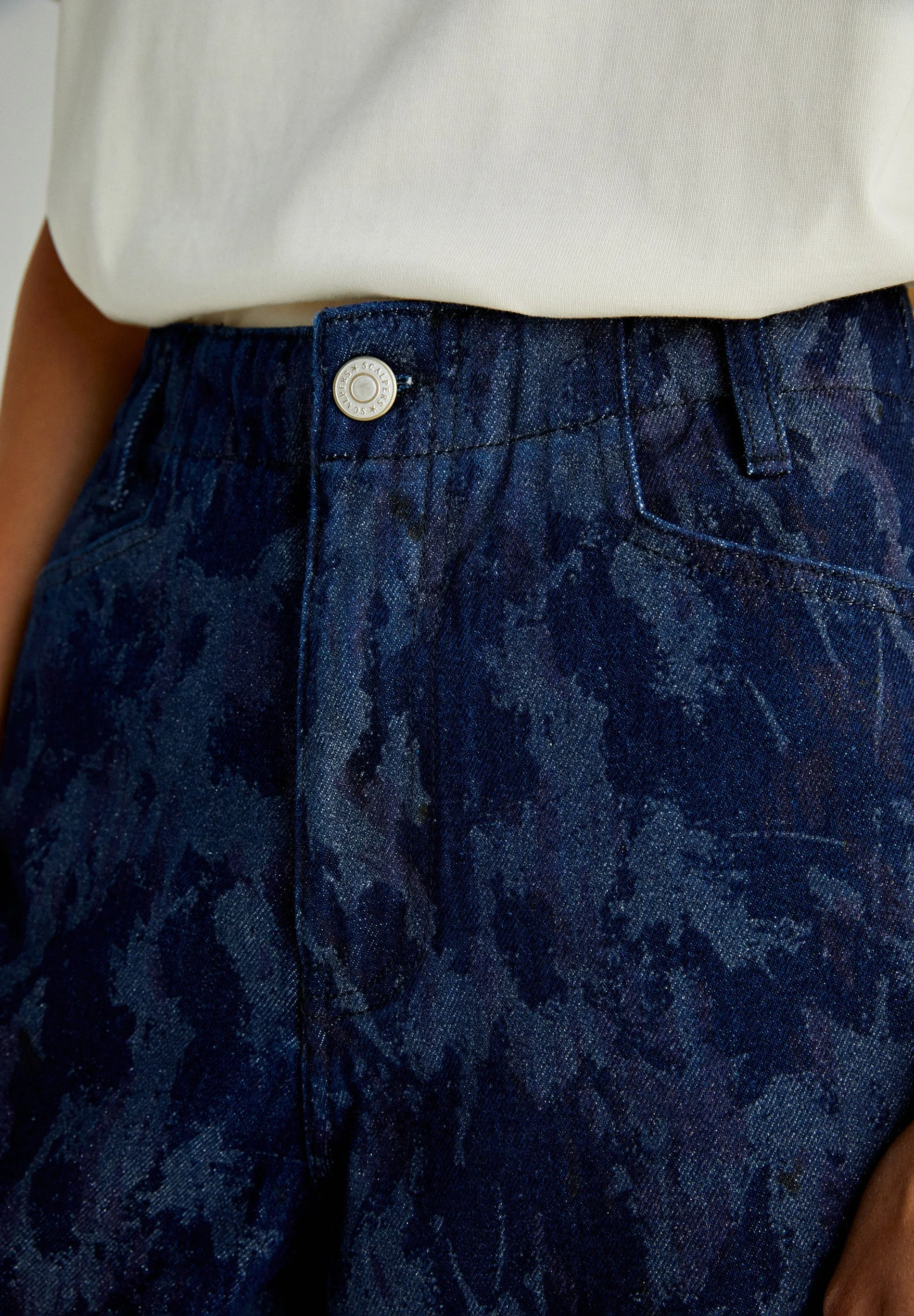 JEANS CULOTTES COM PORMENORES DE BRILHOS