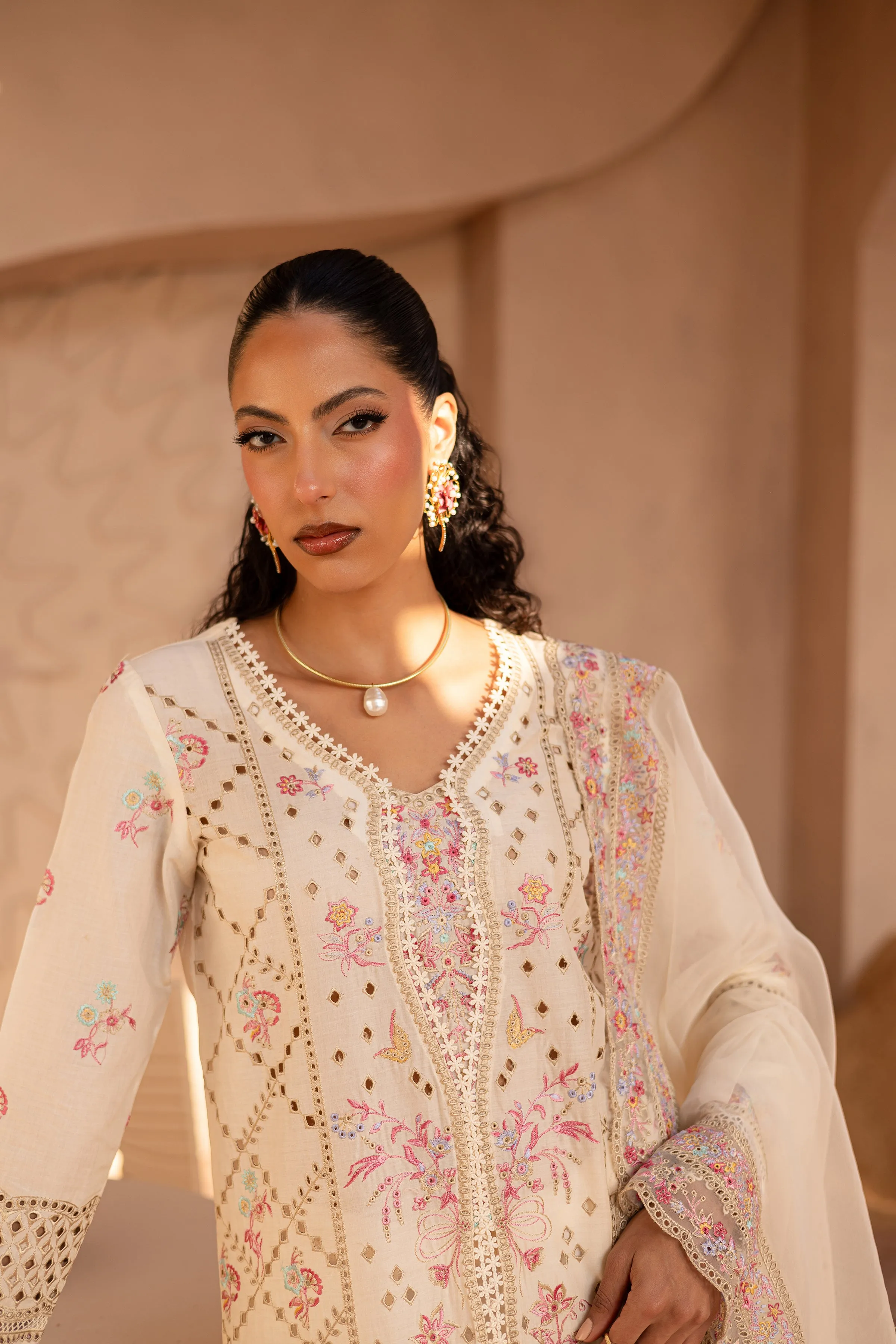 Munaza 3Pc - Embroidered Luxe Pret