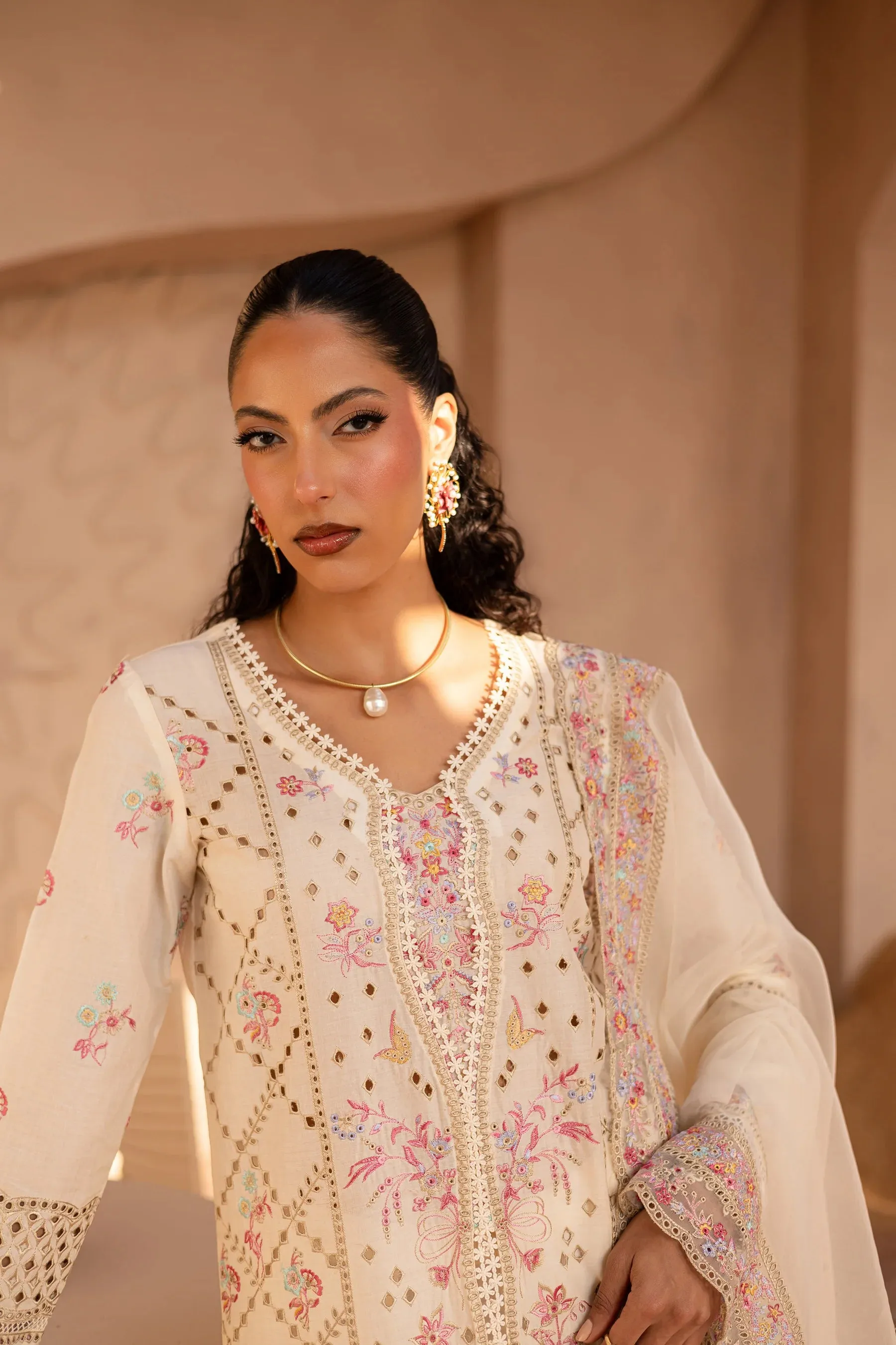 Munaza 3Pc - Embroidered Luxe Pret