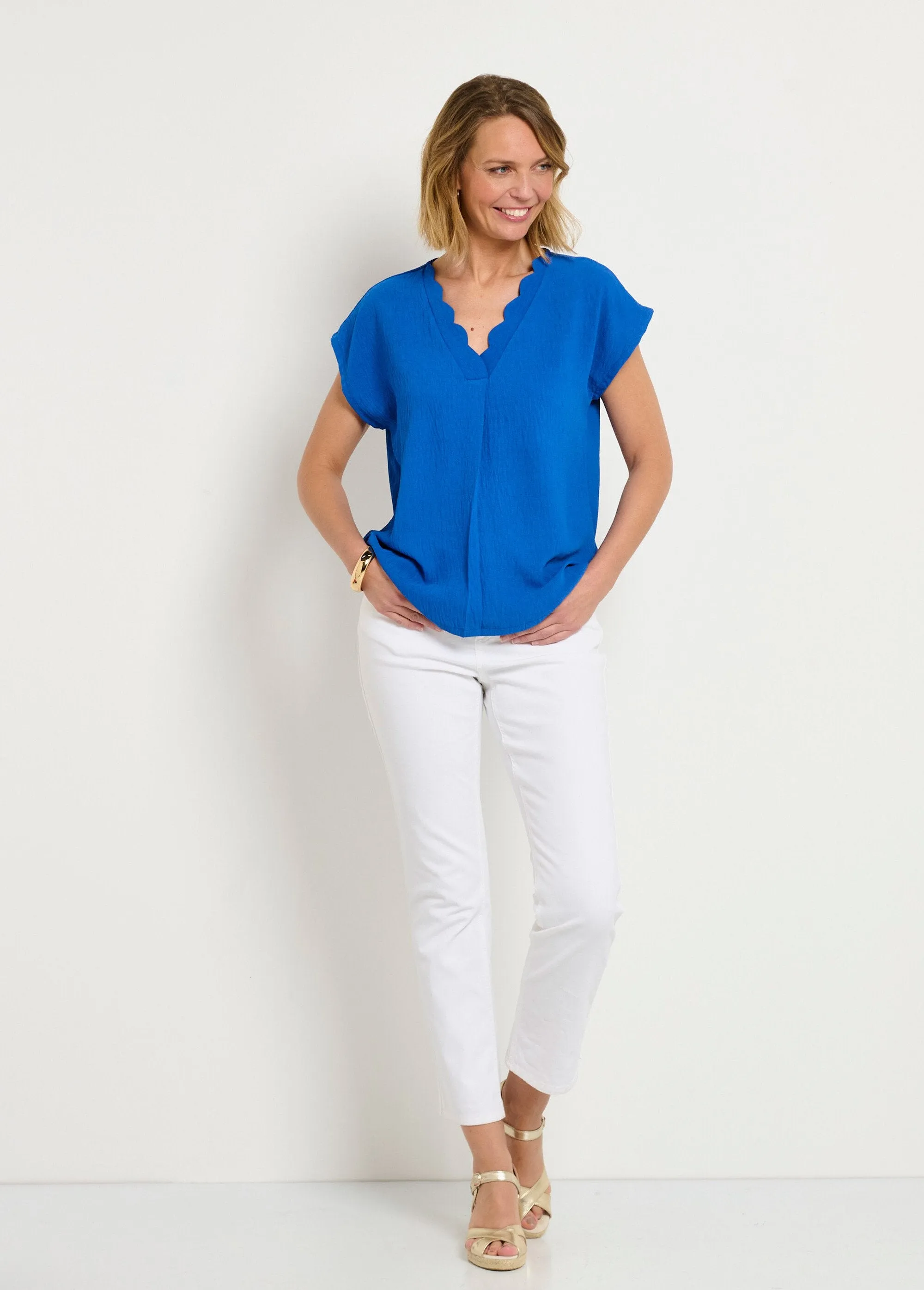 Scalloped V-neck tunic with kimono sleeves