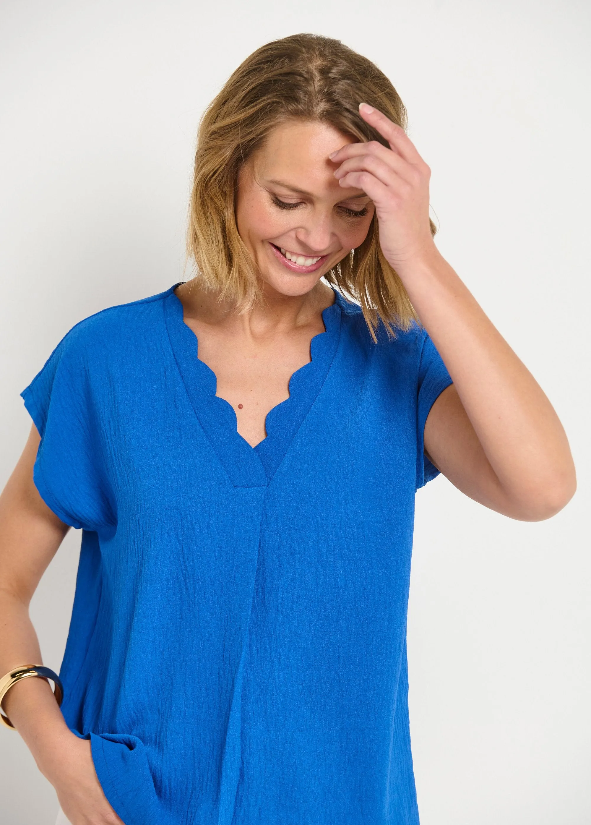 Scalloped V-neck tunic with kimono sleeves