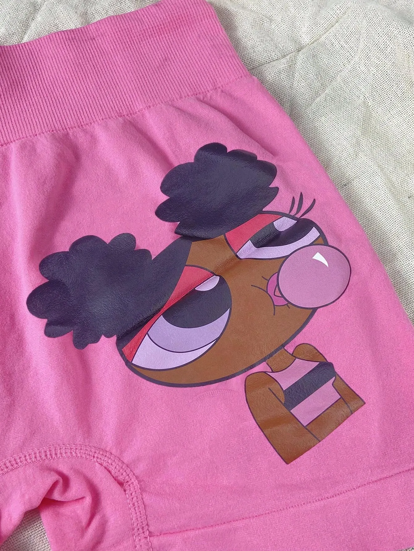 Shorts rosas de verano con estampado de dibujos animados