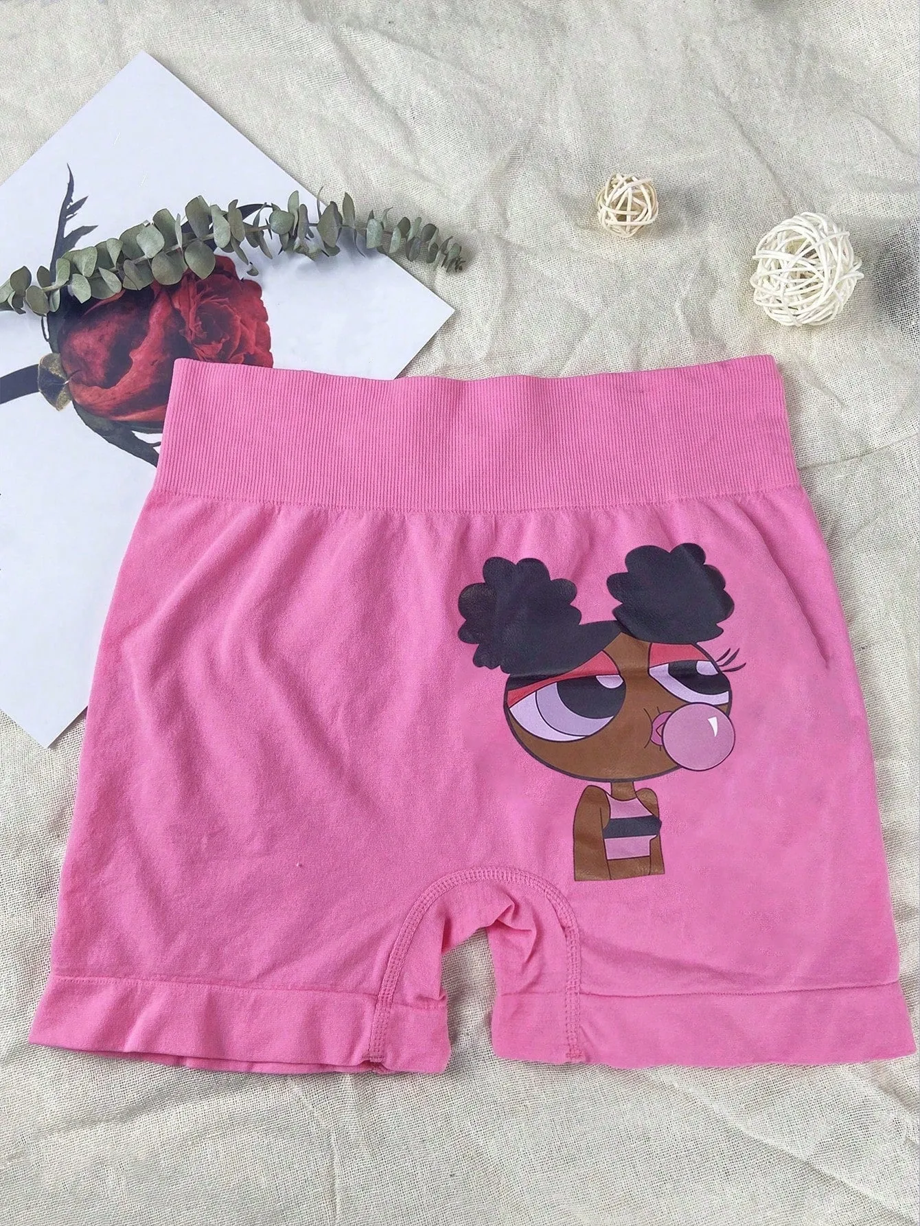Shorts rosas de verano con estampado de dibujos animados