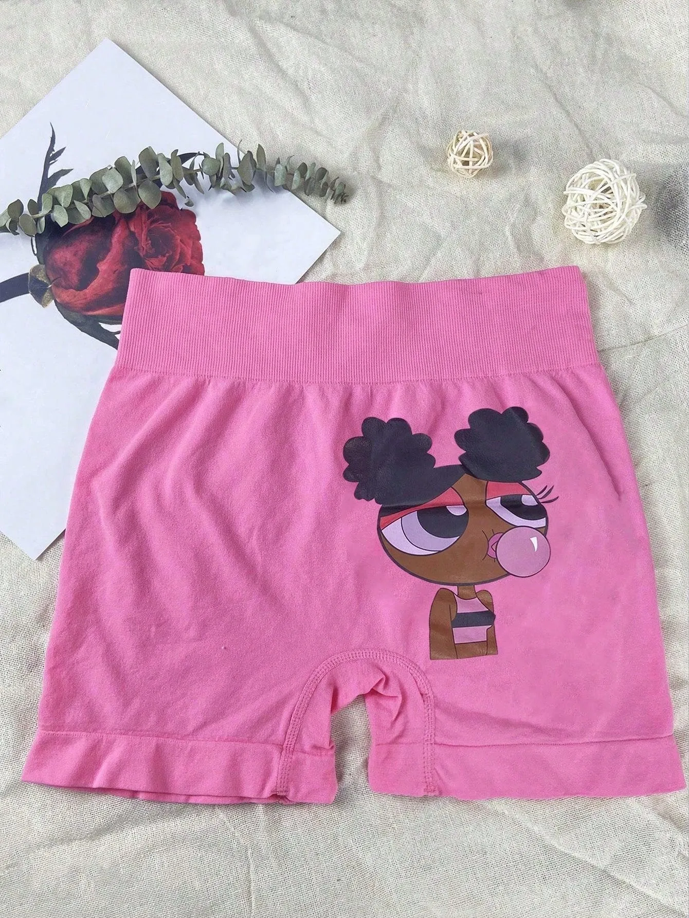 Shorts rosas de verano con estampado de dibujos animados