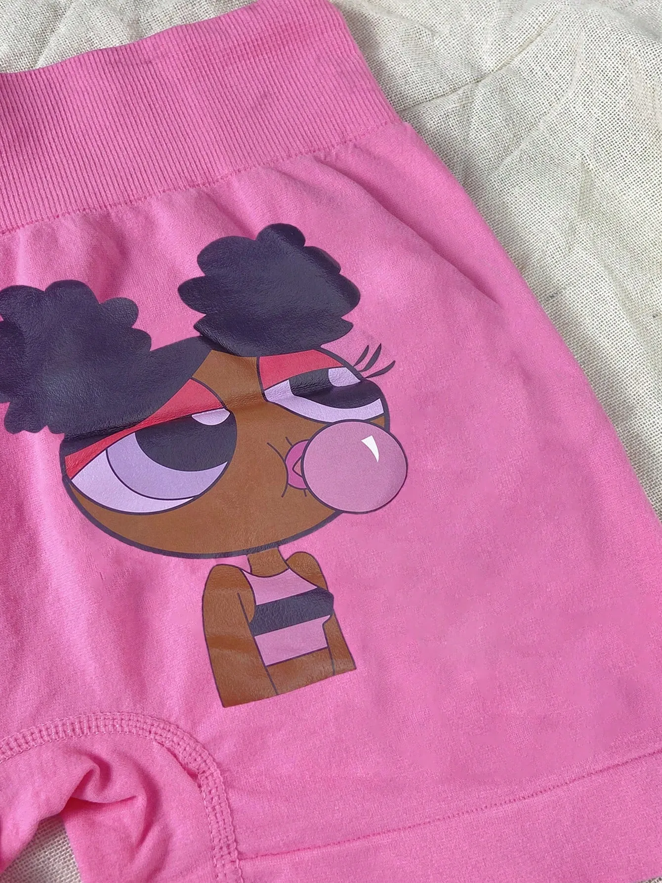 Shorts rosas de verano con estampado de dibujos animados