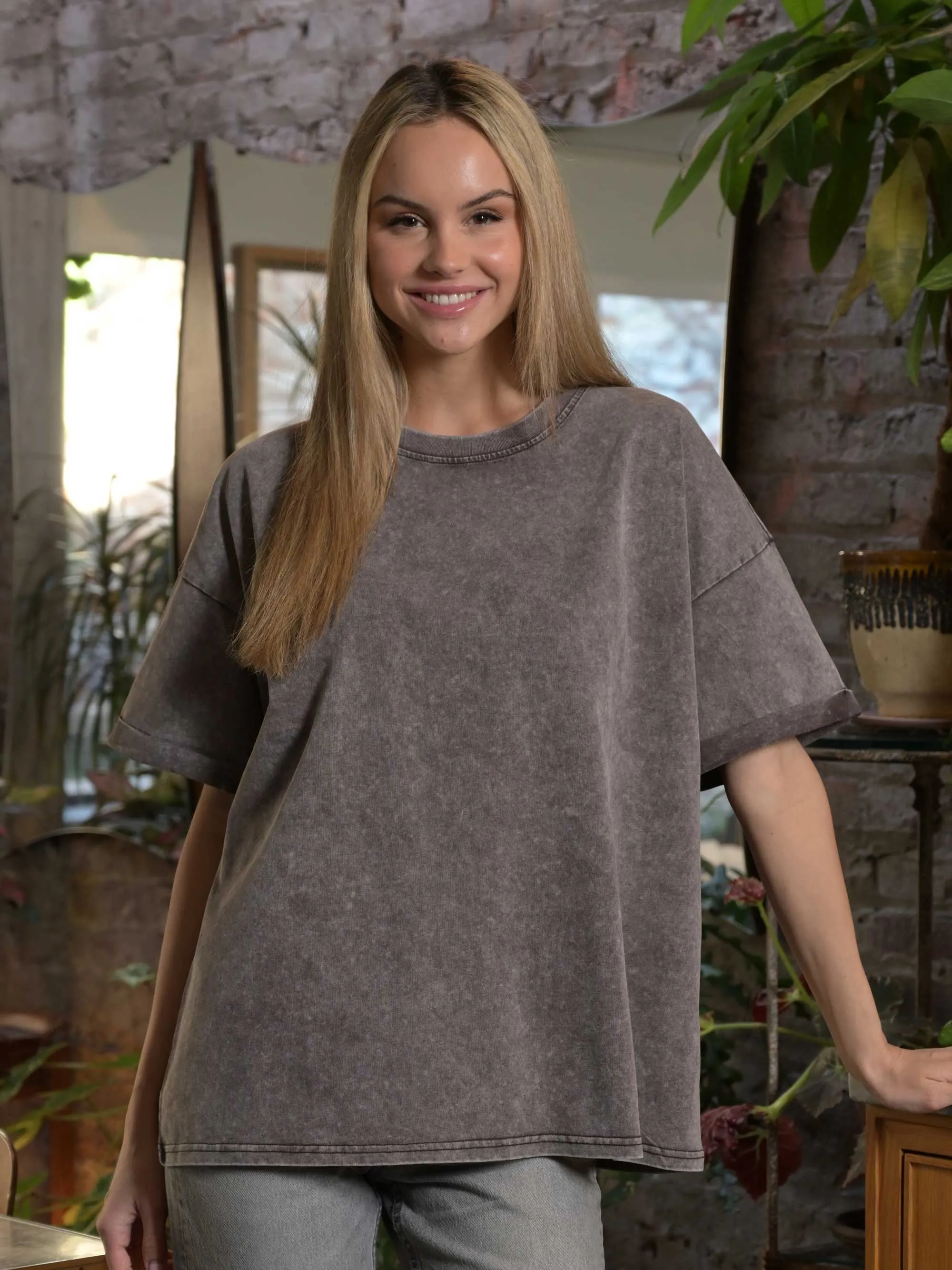 The Effortless Snow Washed Tee - Brown