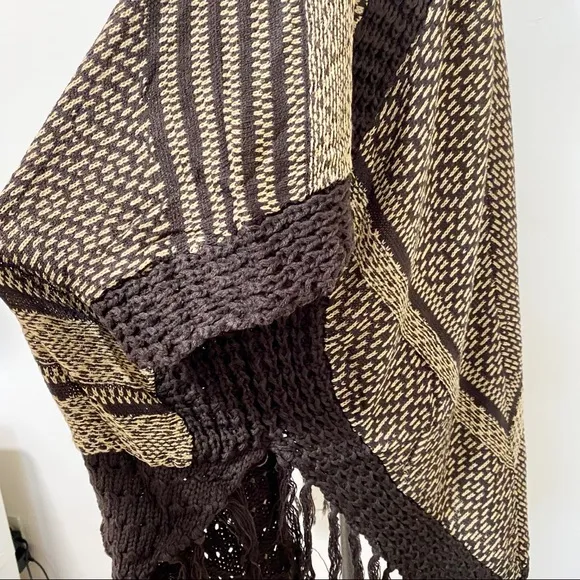 VERTIGO Allover Print Fringe Kimono Cardigan Size Medium New