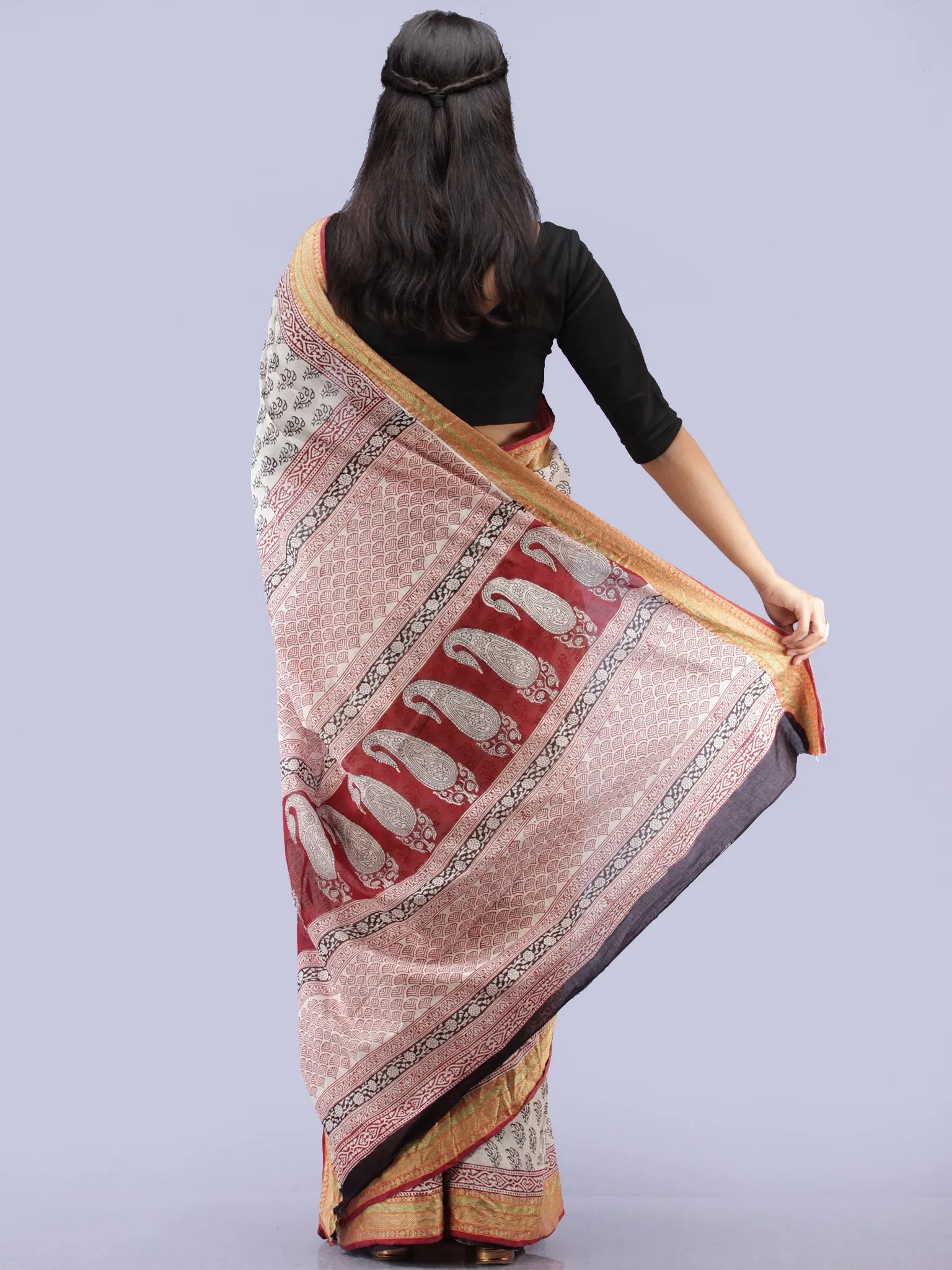 White Red Black Bagh Printed Maheshwari Cotton Saree - S031704272