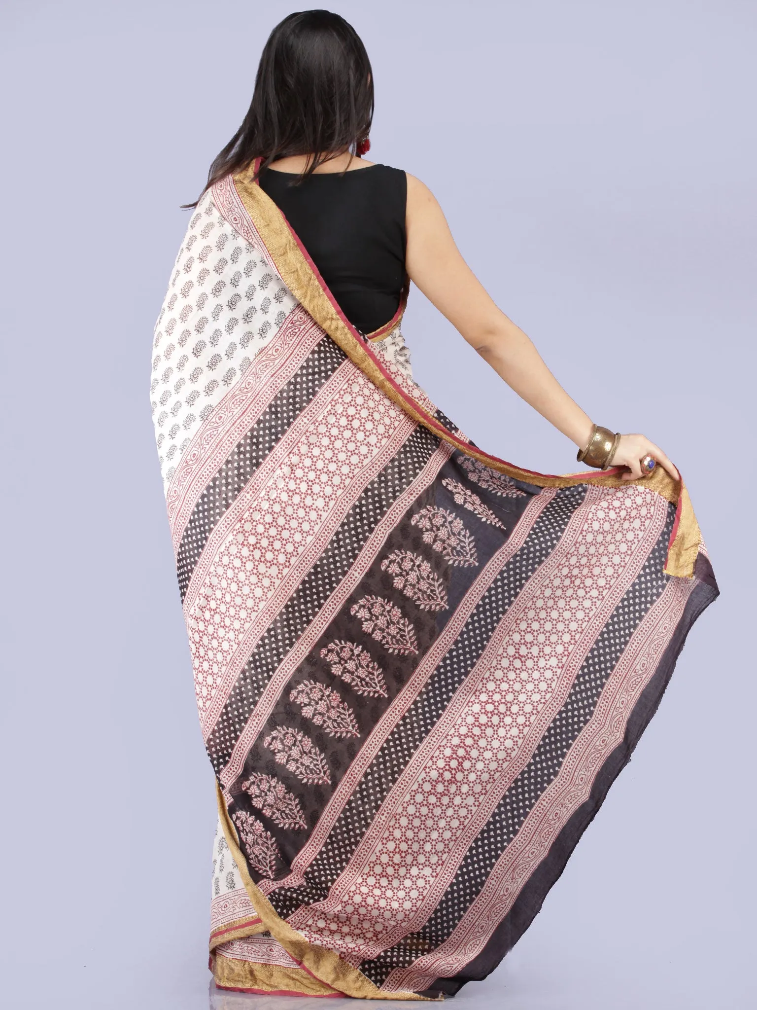 White Red Black Printed Maheshwari Cotton Saree - S031704283