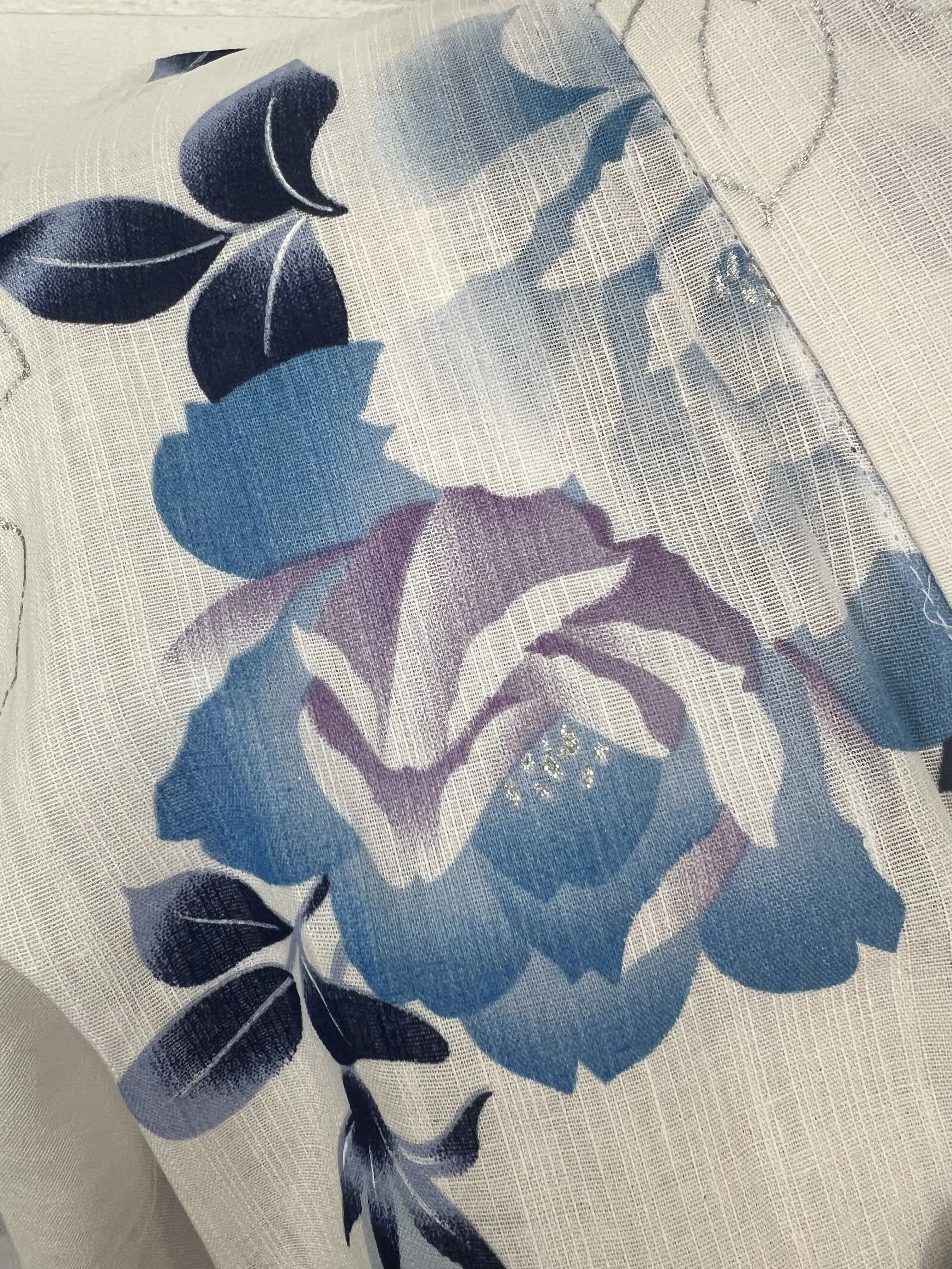 YUKATA and OBI 2 pc set, Size: M, White, Blue and purple with shimmering silver glitter roses, / Japanese Traditional Women's Yukata and Han-haba Obi